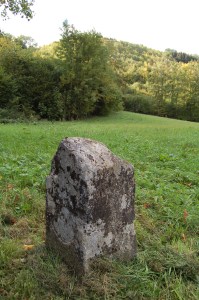 Heimatlosenplatz mit altem Grenzstein